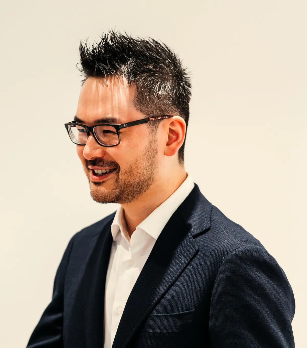Dr. Danny Guo in consultation