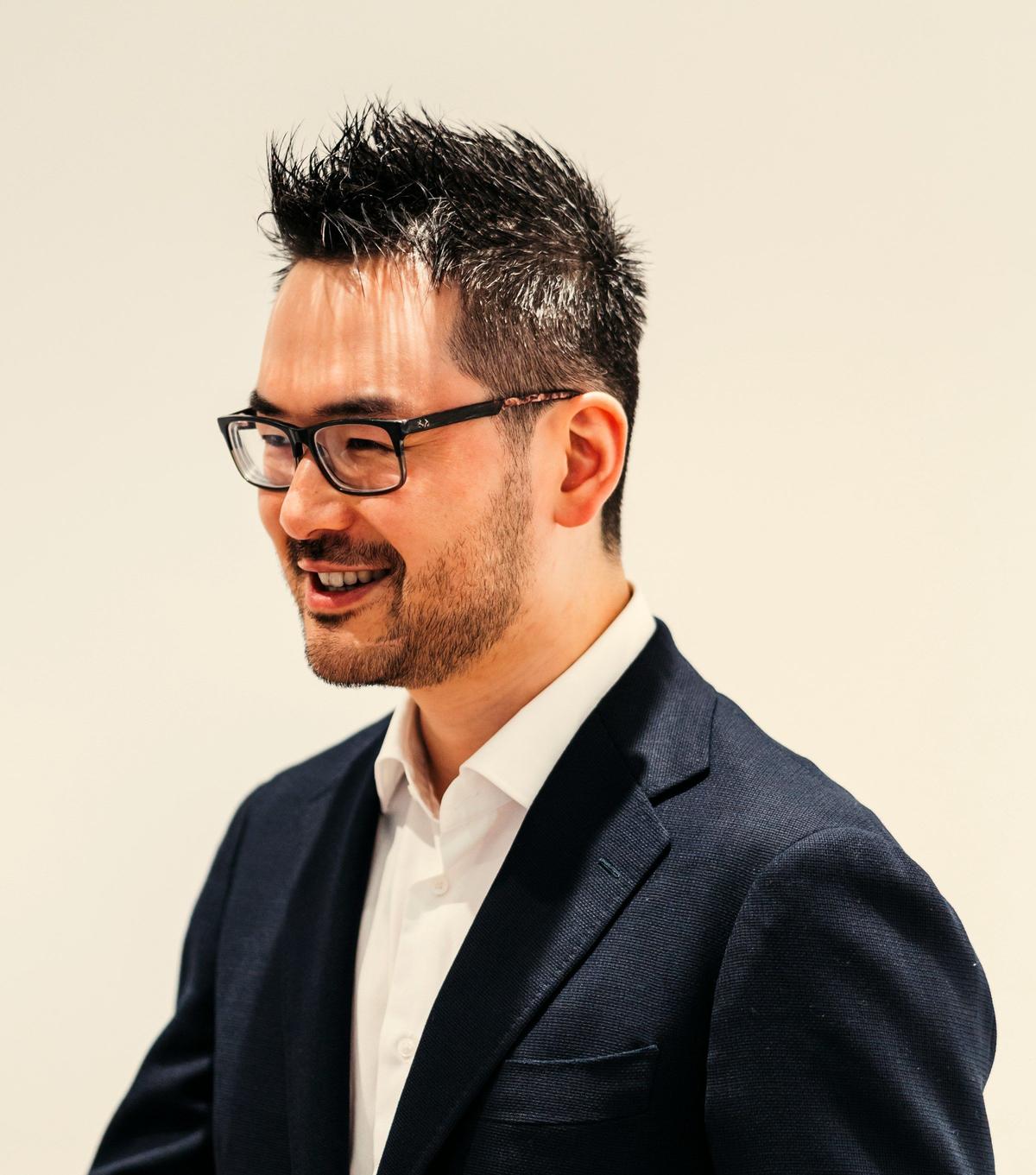 Dr. Danny Guo in consultation